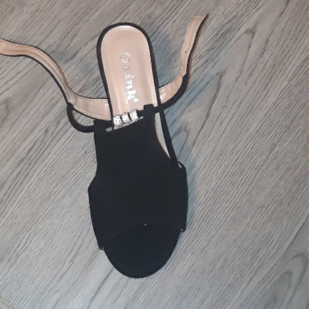 Shoe